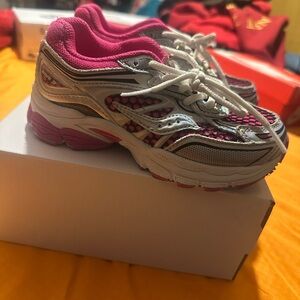 Saucony Omni 9 toddler sneakers